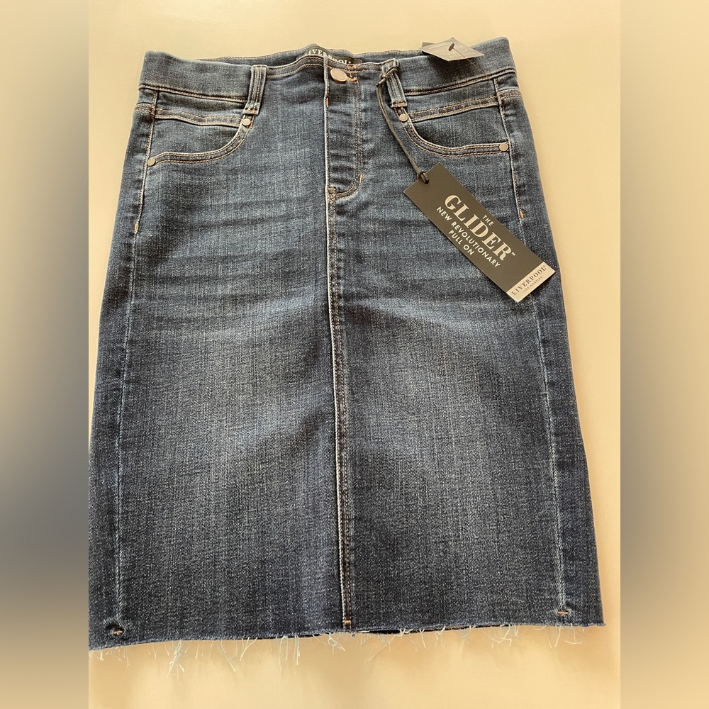 NWT! Liverpool brand glider denim skirt. Size 2/26.
